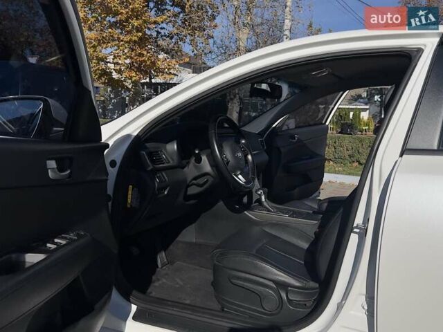 Белый Киа K5, объемом двигателя 2 л и пробегом 153 тыс. км за 16300 $, фото 8 на Automoto.ua