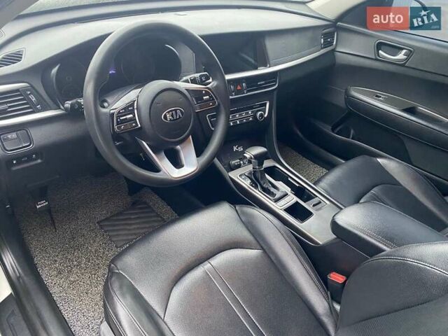 Білий Кіа K5, об'ємом двигуна 2 л та пробігом 405 тис. км за 12490 $, фото 10 на Automoto.ua