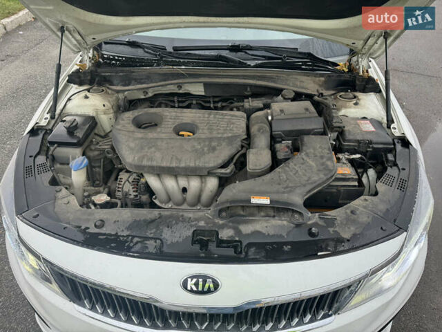 Киа K5 2018 в Киеве на Automoto.ua Белый Киа K5, объемом двигателя 2 л и пробегом 157 тыс. км за 14500 $, фото 10 на Automoto.ua