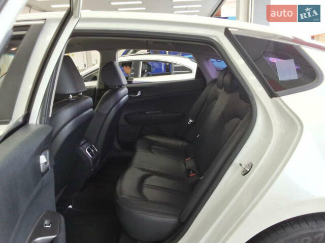 Белый Киа K5, объемом двигателя 2 л и пробегом 143 тыс. км за 16000 $, фото 18 на Automoto.ua