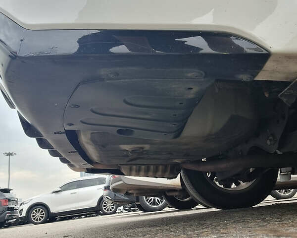 Белый Киа K5, объемом двигателя 2 л и пробегом 143 тыс. км за 15000 $, фото 17 на Automoto.ua