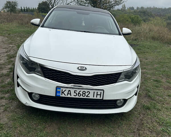 Білий Кіа K5, об'ємом двигуна 2 л та пробігом 300 тис. км за 10450 $, фото 3 на Automoto.ua
