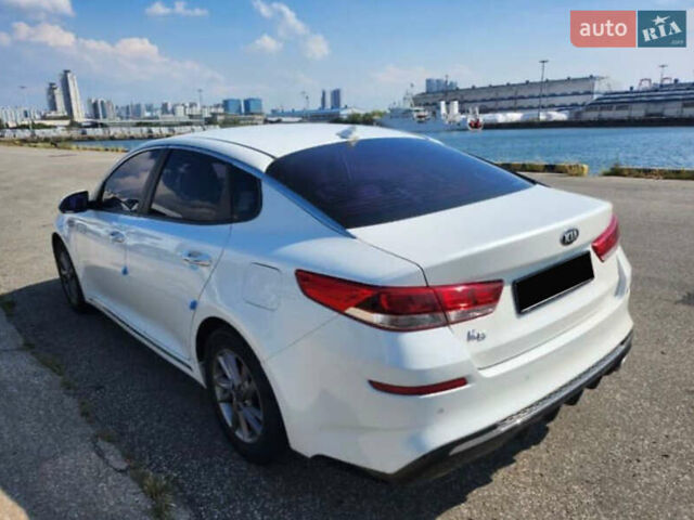 Белый Киа K5, объемом двигателя 2 л и пробегом 143 тыс. км за 16000 $, фото 3 на Automoto.ua