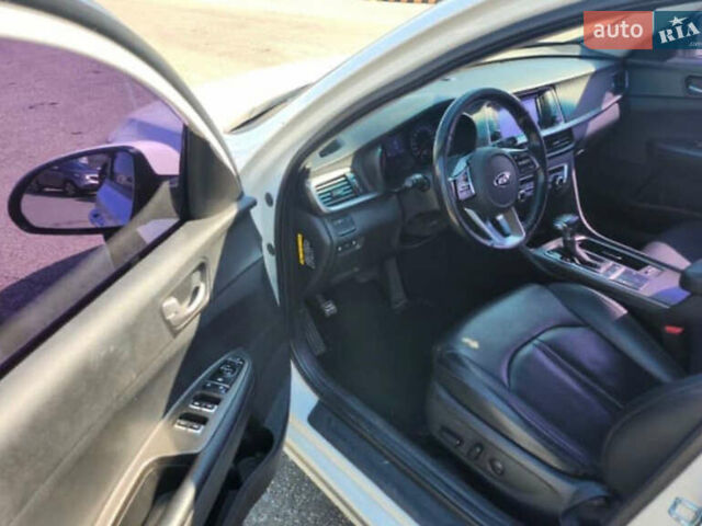 Белый Киа K5, объемом двигателя 2 л и пробегом 143 тыс. км за 16000 $, фото 14 на Automoto.ua