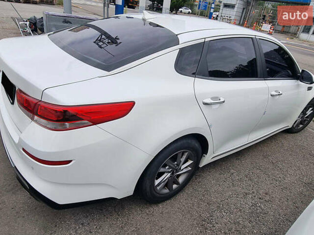 Белый Киа K5, объемом двигателя 2 л и пробегом 143 тыс. км за 16000 $, фото 6 на Automoto.ua