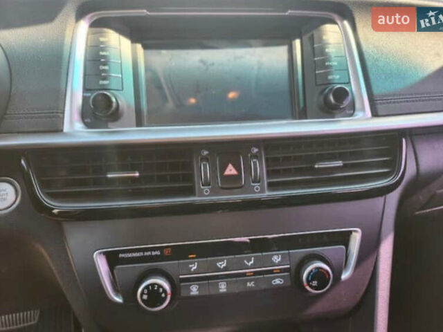 Белый Киа K5, объемом двигателя 2 л и пробегом 143 тыс. км за 16000 $, фото 10 на Automoto.ua