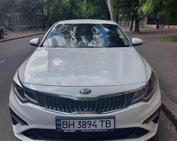 Белый Киа K5, объемом двигателя 2 л и пробегом 238 тыс. км за 15500 $, фото 4 на Automoto.ua