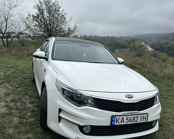 Білий Кіа K5, об'ємом двигуна 2 л та пробігом 300 тис. км за 10450 $, фото 1 на Automoto.ua
