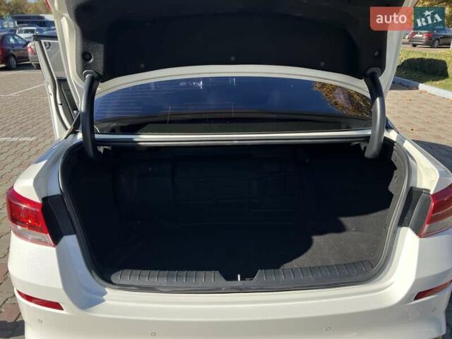 Белый Киа K5, объемом двигателя 2 л и пробегом 153 тыс. км за 16300 $, фото 17 на Automoto.ua