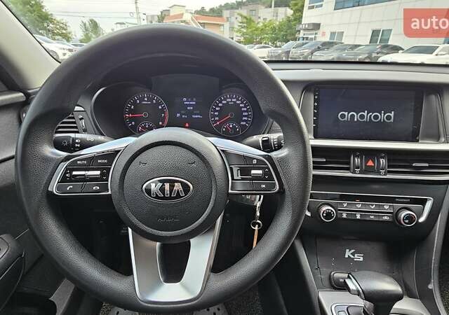 Белый Киа K5, объемом двигателя 2 л и пробегом 405 тыс. км за 12490 $, фото 7 на Automoto.ua