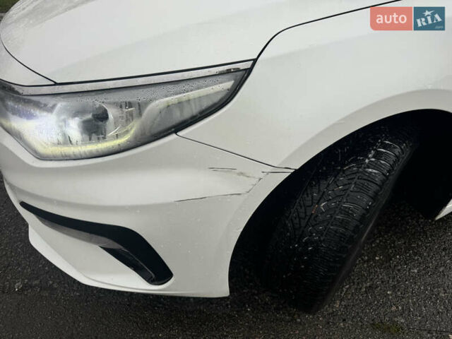Киа K5 2018 в Киеве на Automoto.ua Белый Киа K5, объемом двигателя 2 л и пробегом 157 тыс. км за 14500 $, фото 2 на Automoto.ua