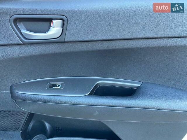 Белый Киа K5, объемом двигателя 2 л и пробегом 183 тыс. км за 15400 $, фото 37 на Automoto.ua