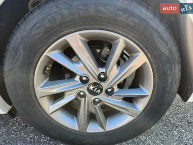 Белый Киа K5, объемом двигателя 2 л и пробегом 143 тыс. км за 16000 $, фото 31 на Automoto.ua