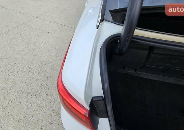Белый Киа K5, объемом двигателя 2 л и пробегом 405 тыс. км за 12490 $, фото 14 на Automoto.ua