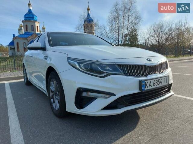 Белый Киа K5, объемом двигателя 2 л и пробегом 213 тыс. км за 16355 $, фото 6 на Automoto.ua