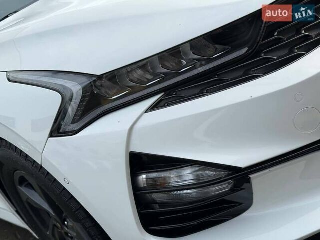 Білий Кіа K5, об'ємом двигуна 2 л та пробігом 167 тис. км за 19999 $, фото 9 на Automoto.ua