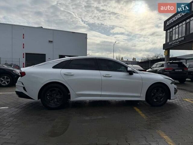 Білий Кіа K5, об'ємом двигуна 2 л та пробігом 167 тис. км за 19999 $, фото 7 на Automoto.ua