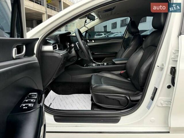 Білий Кіа K5, об'ємом двигуна 2 л та пробігом 167 тис. км за 19999 $, фото 13 на Automoto.ua