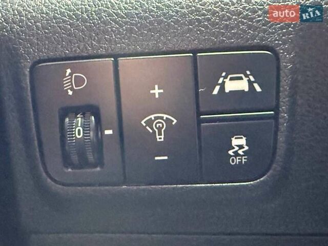 Білий Кіа K5, об'ємом двигуна 2 л та пробігом 167 тис. км за 19999 $, фото 32 на Automoto.ua