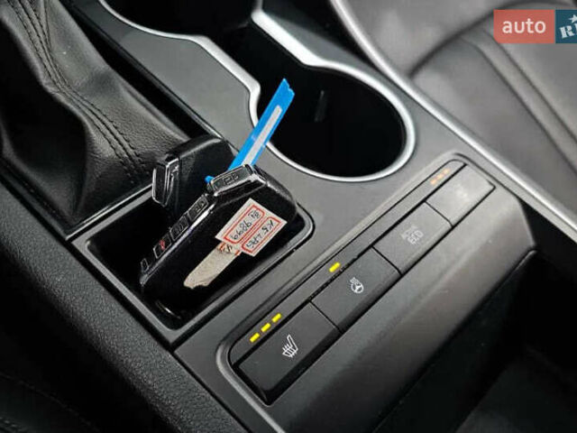 Білий Кіа K5, об'ємом двигуна 2 л та пробігом 51 тис. км за 18700 $, фото 14 на Automoto.ua