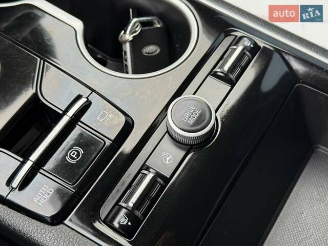 Білий Кіа K5, об'ємом двигуна 2 л та пробігом 167 тис. км за 19999 $, фото 38 на Automoto.ua