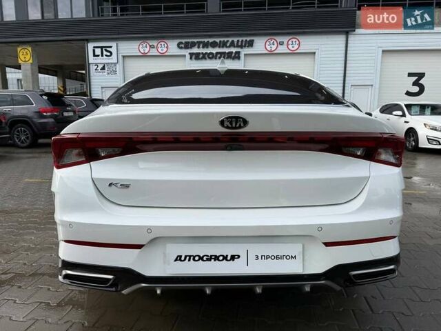 Білий Кіа K5, об'ємом двигуна 2 л та пробігом 167 тис. км за 19999 $, фото 5 на Automoto.ua