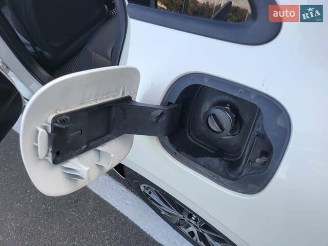 Білий Кіа K5, об'ємом двигуна 2 л та пробігом 192 тис. км за 19800 $, фото 12 на Automoto.ua