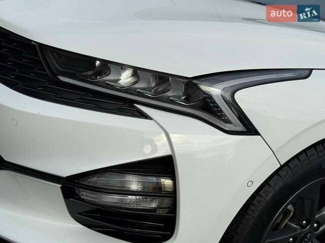 Білий Кіа K5, об'ємом двигуна 2 л та пробігом 167 тис. км за 19999 $, фото 10 на Automoto.ua