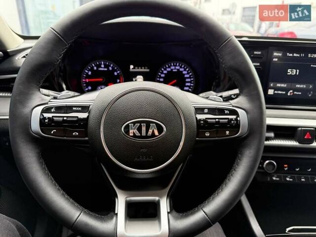 Білий Кіа K5, об'ємом двигуна 2 л та пробігом 167 тис. км за 19999 $, фото 27 на Automoto.ua