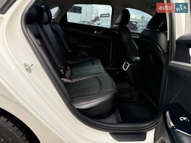 Білий Кіа K5, об'ємом двигуна 2 л та пробігом 167 тис. км за 19999 $, фото 20 на Automoto.ua