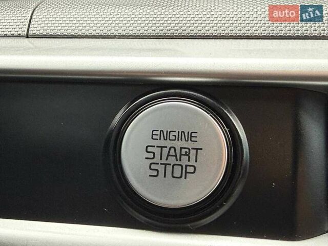 Білий Кіа K5, об'ємом двигуна 2 л та пробігом 167 тис. км за 19999 $, фото 34 на Automoto.ua