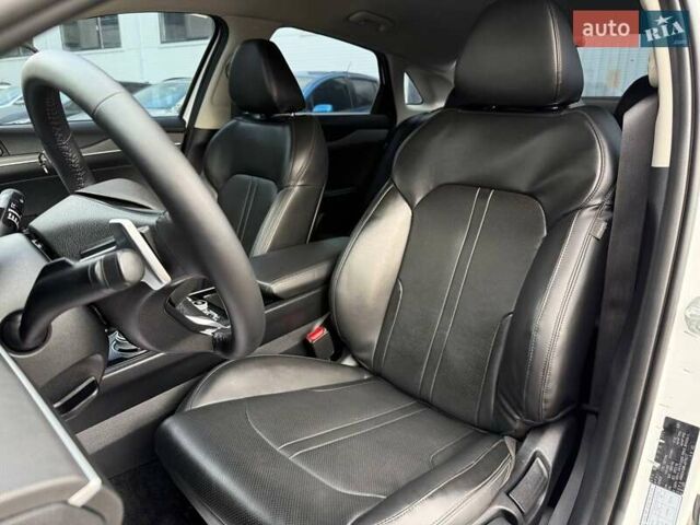 Білий Кіа K5, об'ємом двигуна 2 л та пробігом 167 тис. км за 19999 $, фото 14 на Automoto.ua