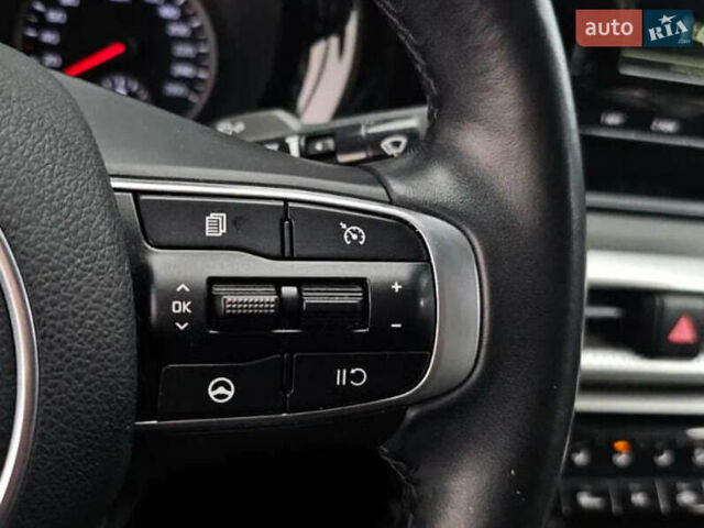 Білий Кіа K5, об'ємом двигуна 2 л та пробігом 51 тис. км за 18700 $, фото 13 на Automoto.ua