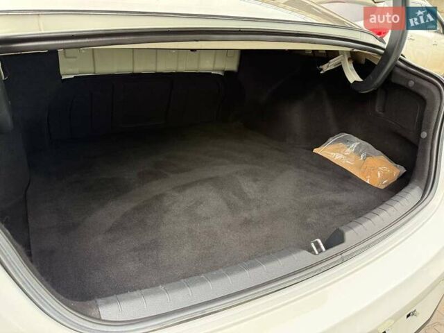 Білий Кіа K5, об'ємом двигуна 2 л та пробігом 167 тис. км за 19999 $, фото 19 на Automoto.ua