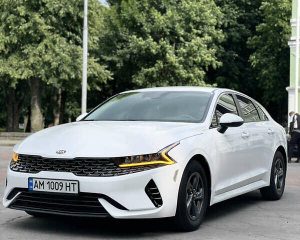 Білий Кіа K5, об'ємом двигуна 1.6 л та пробігом 12 тис. км за 21900 $, фото 1 на Automoto.ua