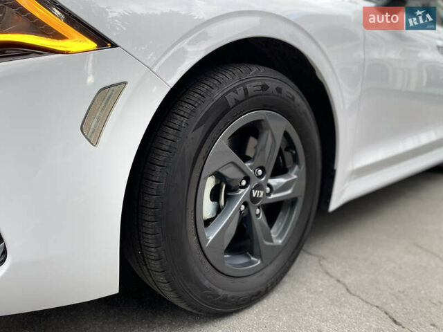 Белый Киа K5, объемом двигателя 1.6 л и пробегом 12 тыс. км за 20800 $, фото 22 на Automoto.ua