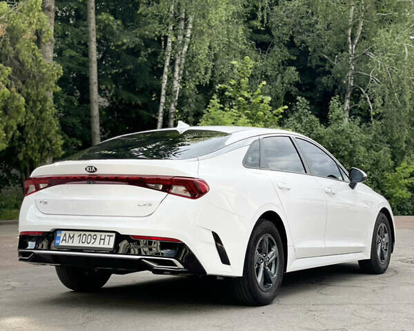 Білий Кіа K5, об'ємом двигуна 1.6 л та пробігом 12 тис. км за 21900 $, фото 8 на Automoto.ua