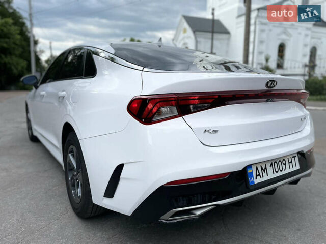 Білий Кіа K5, об'ємом двигуна 1.6 л та пробігом 12 тис. км за 21900 $, фото 9 на Automoto.ua
