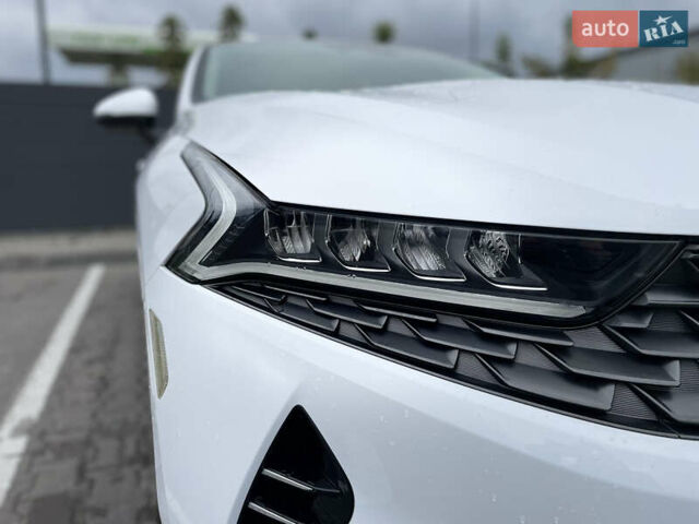 Белый Киа K5, объемом двигателя 1.6 л и пробегом 12 тыс. км за 20800 $, фото 12 на Automoto.ua