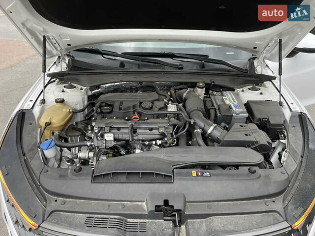 Білий Кіа K5, об'ємом двигуна 1.6 л та пробігом 12 тис. км за 21900 $, фото 37 на Automoto.ua