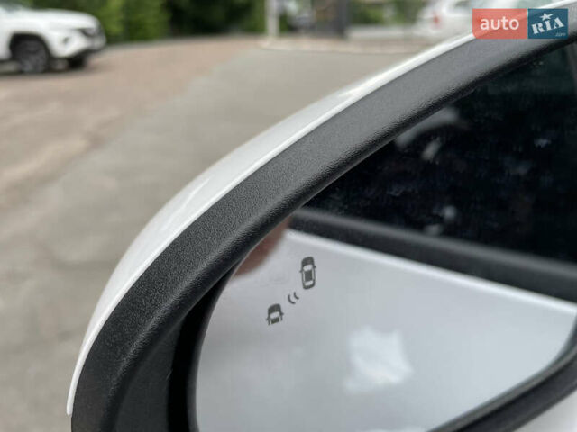 Білий Кіа K5, об'ємом двигуна 1.6 л та пробігом 12 тис. км за 21900 $, фото 12 на Automoto.ua