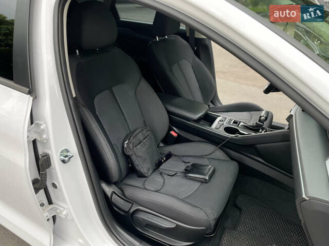 Білий Кіа K5, об'ємом двигуна 1.6 л та пробігом 12 тис. км за 21900 $, фото 30 на Automoto.ua