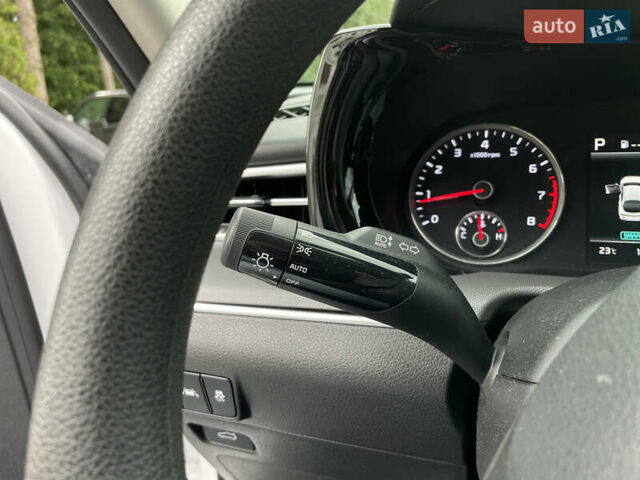 Білий Кіа K5, об'ємом двигуна 1.6 л та пробігом 12 тис. км за 21900 $, фото 27 на Automoto.ua