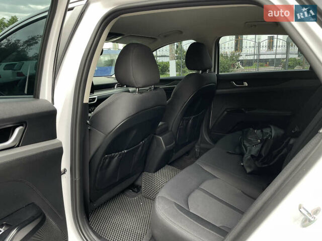 Білий Кіа K5, об'ємом двигуна 1.6 л та пробігом 12 тис. км за 21900 $, фото 19 на Automoto.ua
