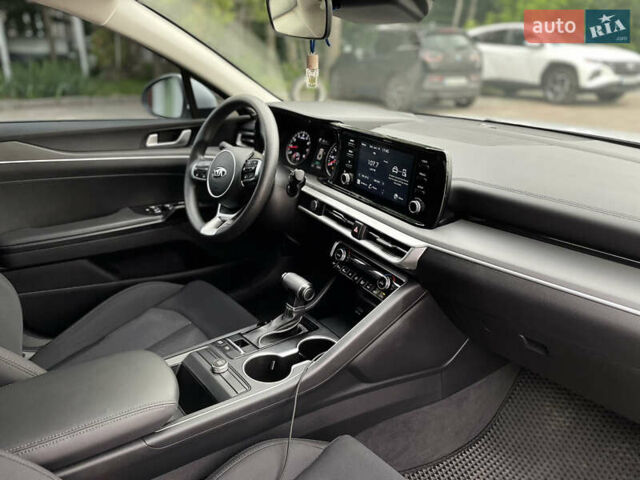 Белый Киа K5, объемом двигателя 1.6 л и пробегом 12 тыс. км за 20800 $, фото 24 на Automoto.ua