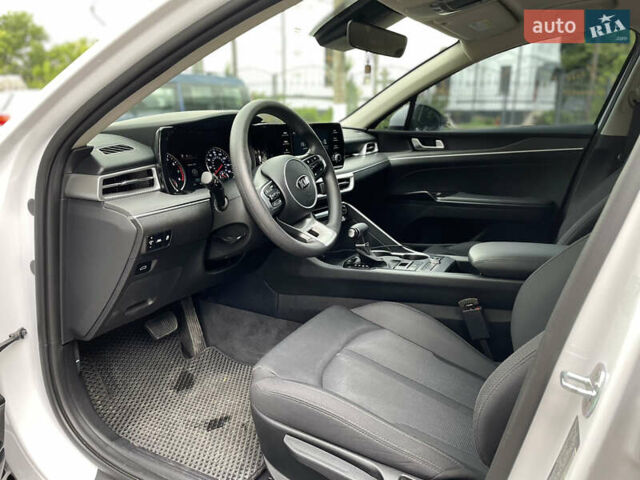 Білий Кіа K5, об'ємом двигуна 1.6 л та пробігом 12 тис. км за 21900 $, фото 20 на Automoto.ua
