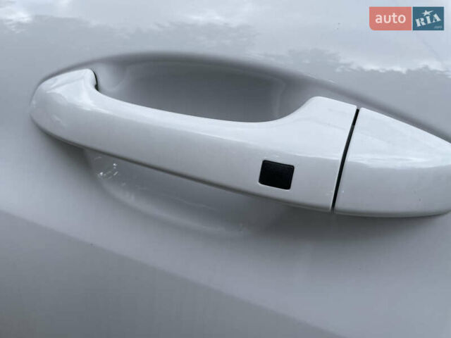 Белый Киа K5, объемом двигателя 1.6 л и пробегом 12 тыс. км за 20800 $, фото 21 на Automoto.ua