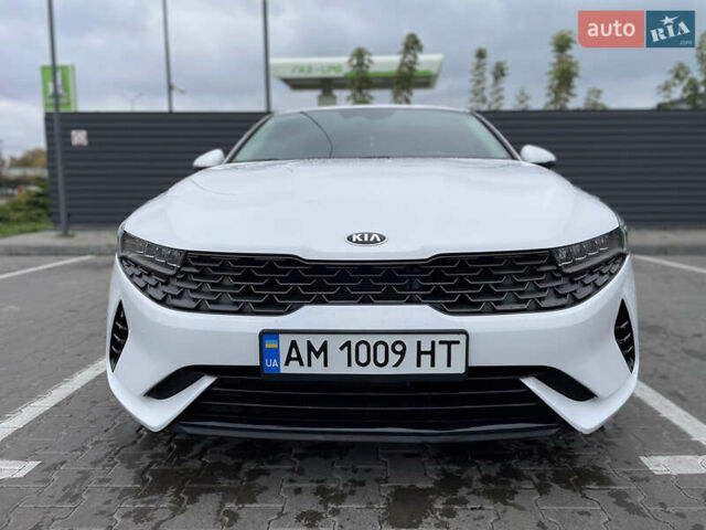 Белый Киа K5, объемом двигателя 1.6 л и пробегом 12 тыс. км за 20800 $, фото 3 на Automoto.ua