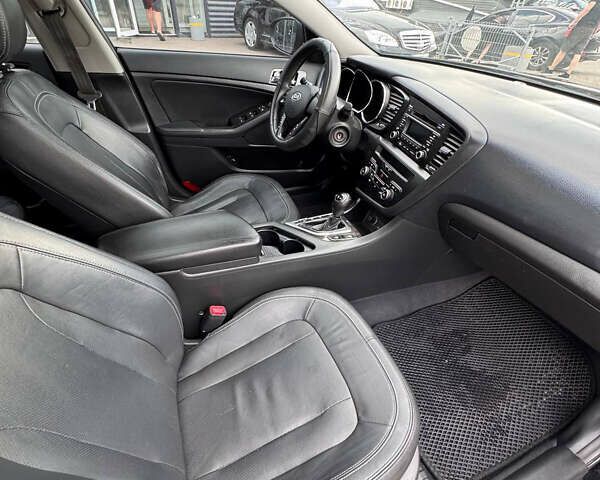 Черный Киа K5, объемом двигателя 2 л и пробегом 220 тыс. км за 7999 $, фото 10 на Automoto.ua