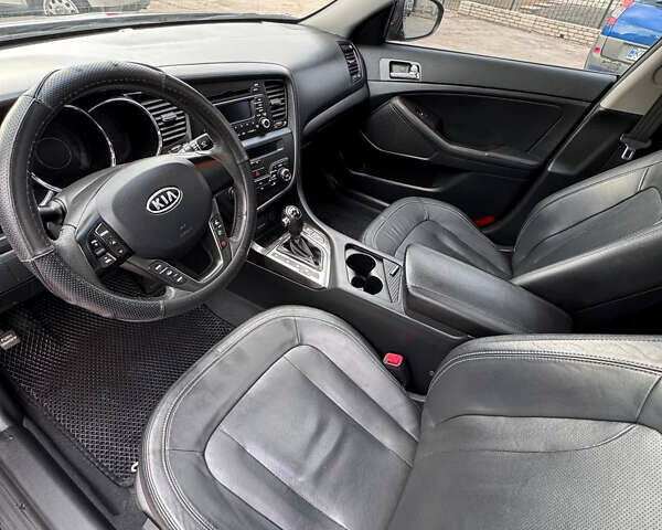Черный Киа K5, объемом двигателя 2 л и пробегом 220 тыс. км за 7999 $, фото 9 на Automoto.ua